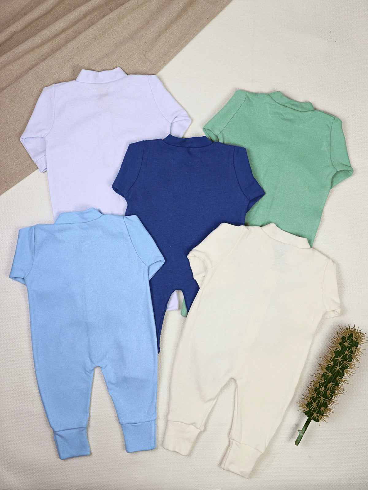 Kit 5 Macacões Vira Pé para Bebê Recém-Nascido – Manga Longa, Cor Sólida, Estilo Minimalista